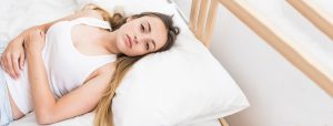 प्रेगनेंसी में नींद क्यों नहीं आती है – उपाय और निवारण