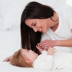 गोरा बच्चा पैदा करने के उपाय और इससे जुड़े मिथक