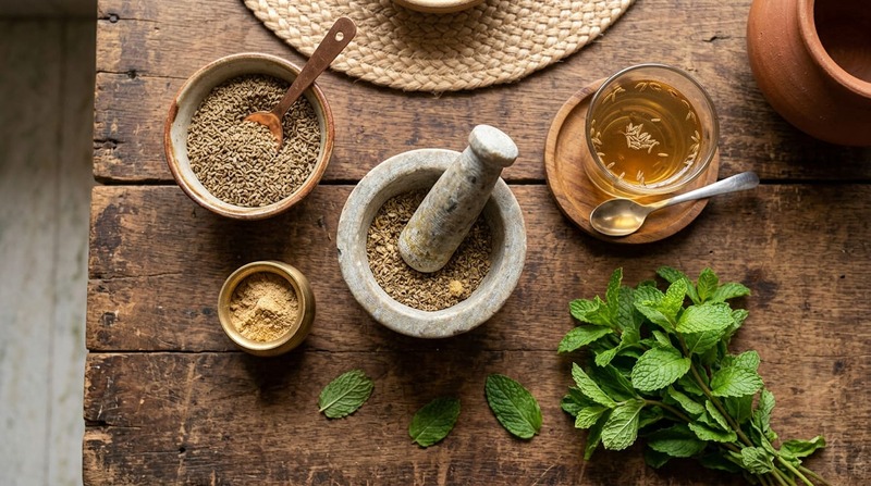 प्रेगनेंसी में गैस से राहत के लिए अजवाइन और हींग के घरेलू उपाय
