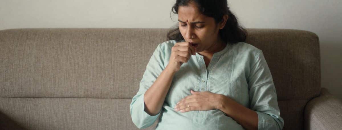प्रेग्नेंसी में खांसी का इलाज: सुरक्षित दवाइयाँ, घरेलू उपाय और क्या न करें